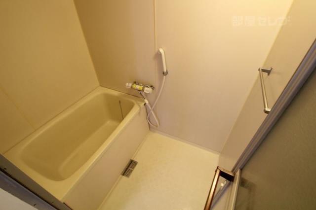 バス・シャワールーム　ゆったりとしたお風呂場です。