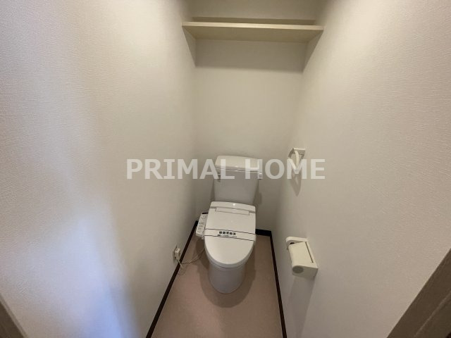 トイレ　落ち着いた色調のトイレです