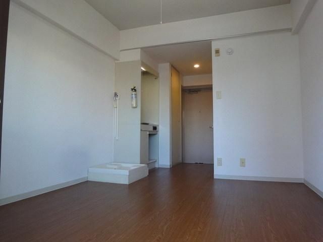 居室・リビング　日当り良好南向き洋室