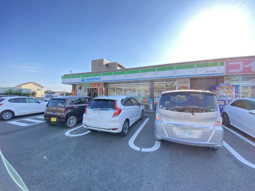 コンビニ　ファミリーマート 亀山羽若店（コンビニ）まで970m