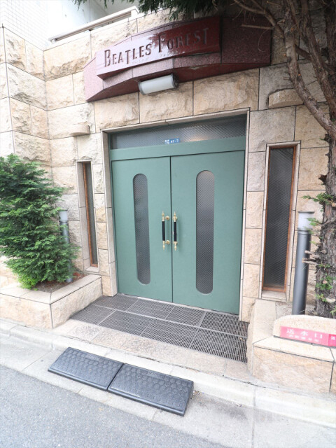 エントランス　オートロック付きで安心です