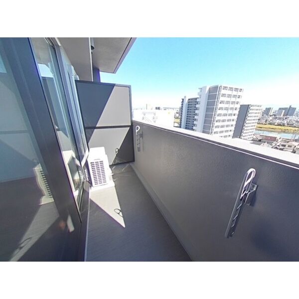 バルコニー　※写真は別号室のものですので現状優先とさせていただきます