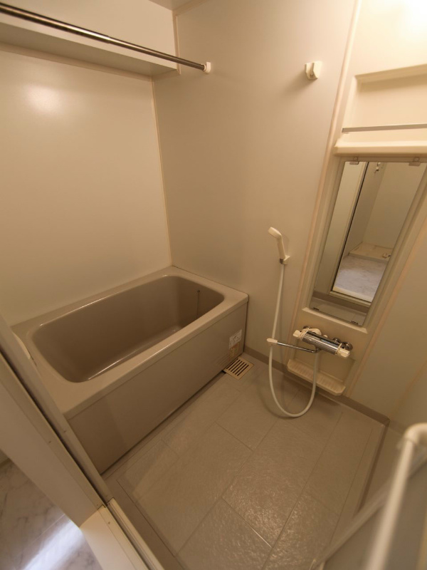バス・シャワールーム　浴室暖房乾燥機付　追い焚き付お風呂