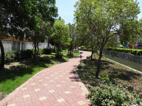 その他　川沿公園（その他）まで794m