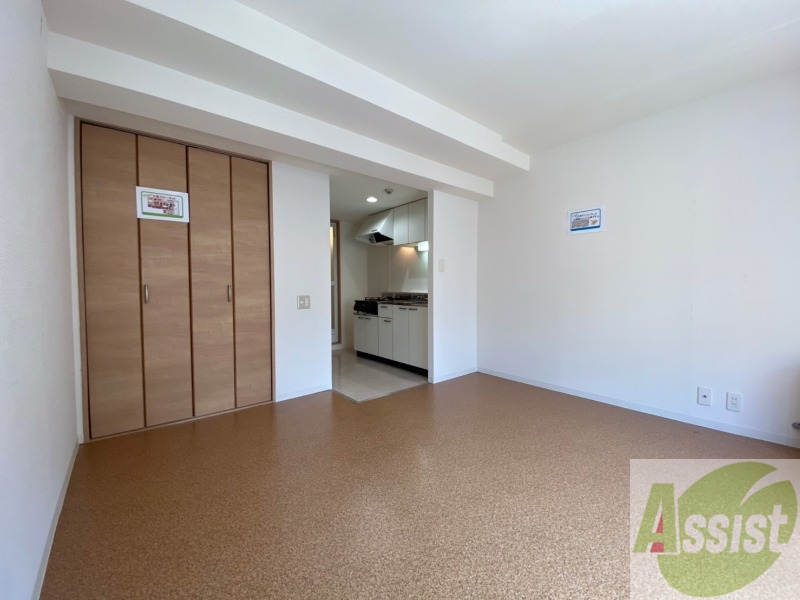 その他部屋・スペース　７帖の洋室です。広々として、きれいですね。