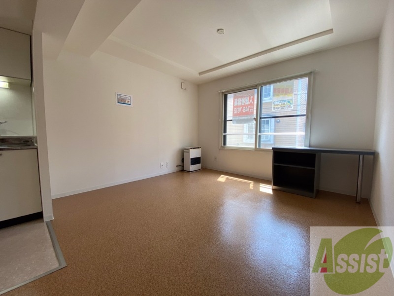 居室・リビング　リビングです。木目のフローリングが落ち着きますね。