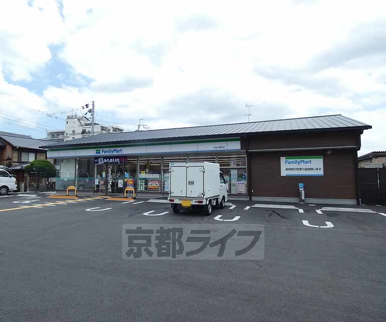 コンビニ　ファミリーマート 伏見片原町店（コンビニ）まで186m