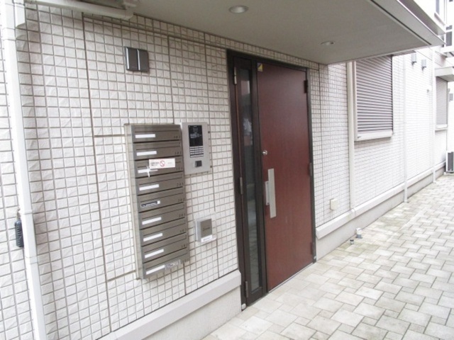 エントランス　オートロック付きエントランス