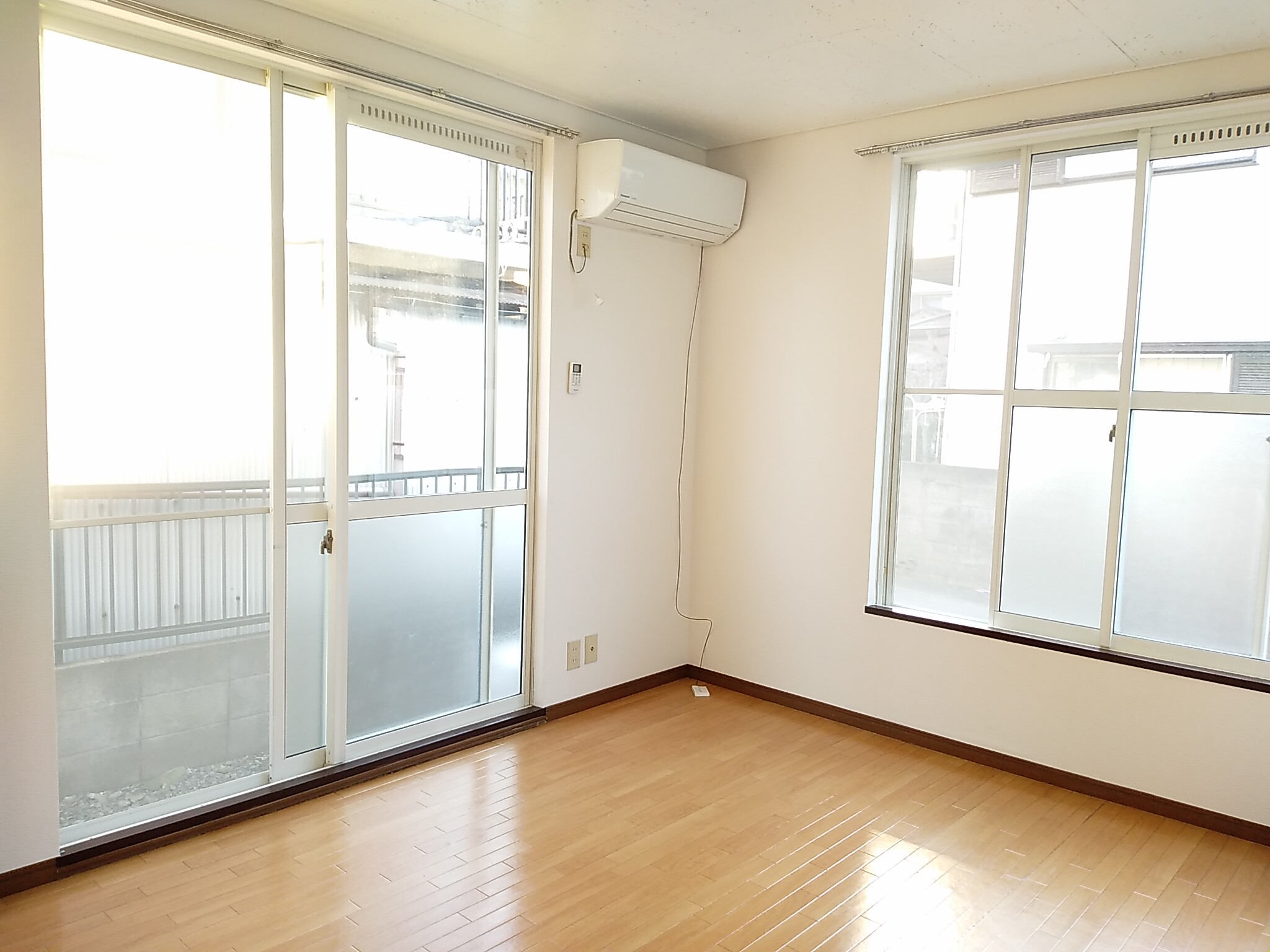 居室・リビング　３面採光角部屋☆大変明るいお部屋です♪