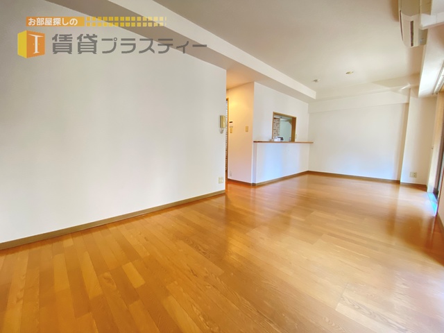 居室・リビング　家族団らんできる広々リビング