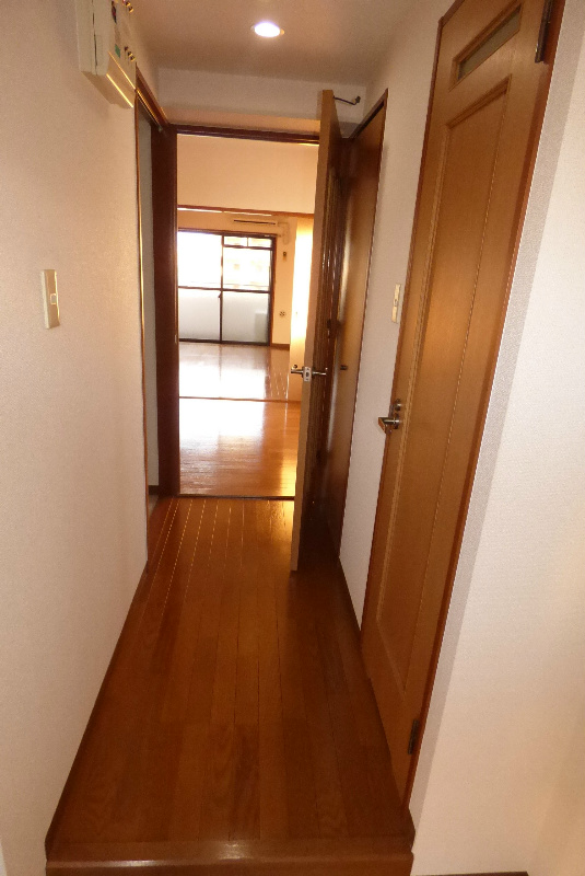 玄関　※同物件参考写真