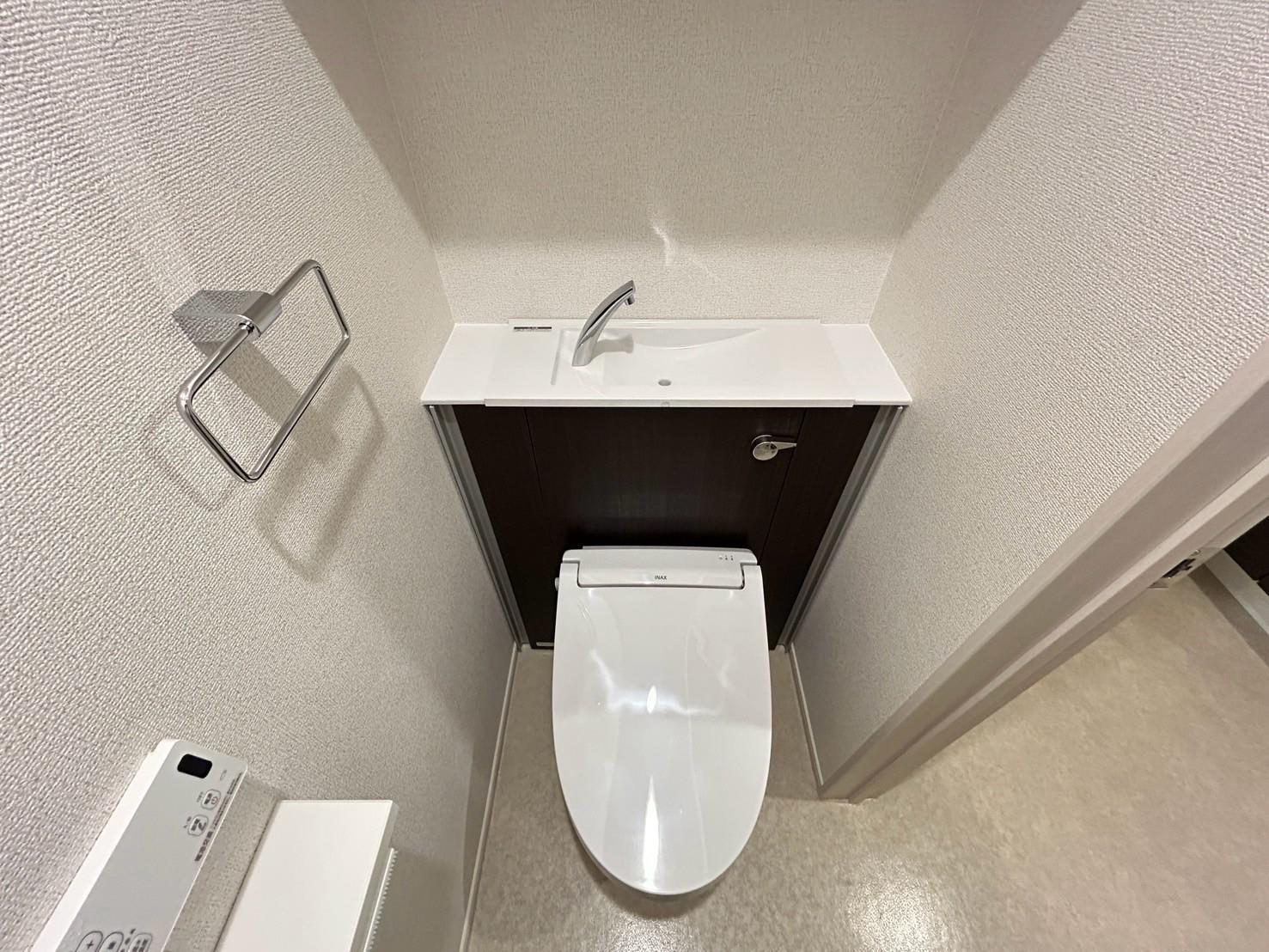 トイレ　温水洗浄暖房便座付トイレ