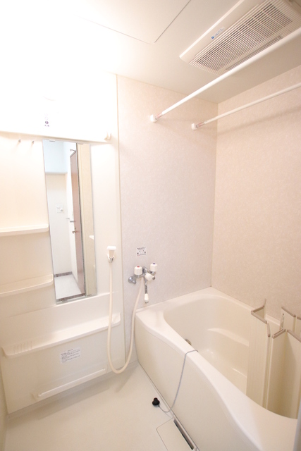 バス・シャワールーム　追い焚き付きの快適なバスルーム