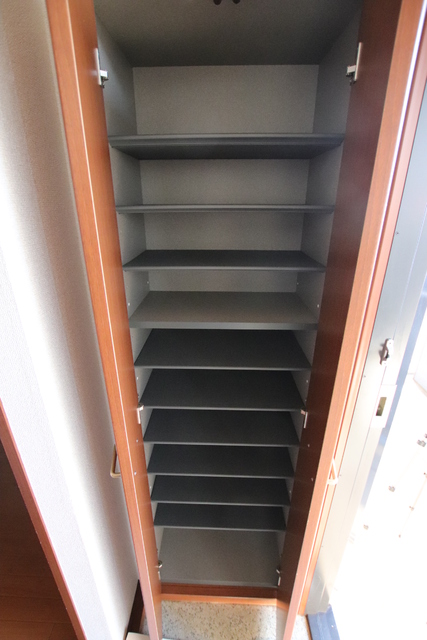 玄関　収納スペース