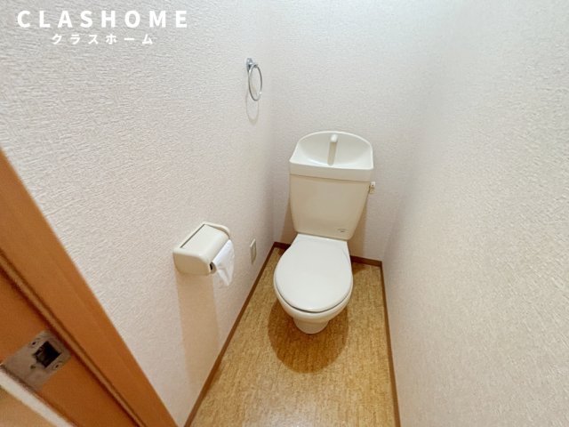 トイレ　同物件の別部屋になります。