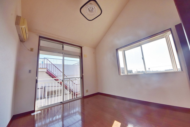 居室・リビング　～広々お部屋で気持ちいい～