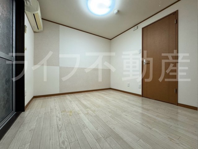 居室・リビング　こちらの居間で趣味の時間をお楽しみください