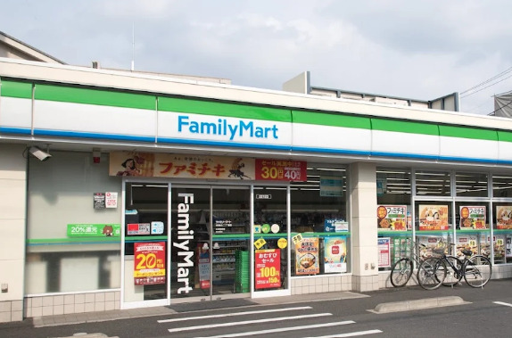 コンビニ　ファミリーマート 本駒込二丁目店（コンビニ）まで531m