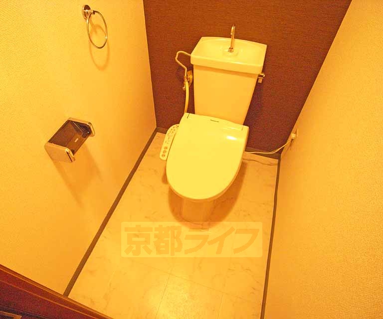 トイレ　ウォシュレット付きです。