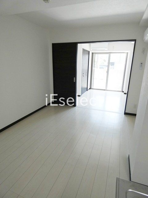 居室・リビング　明るいフローリングです♪