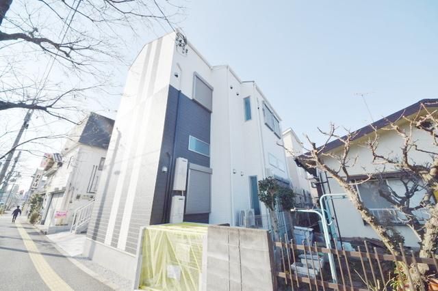 建物外観　★お買い物に便利な立地の物件です★