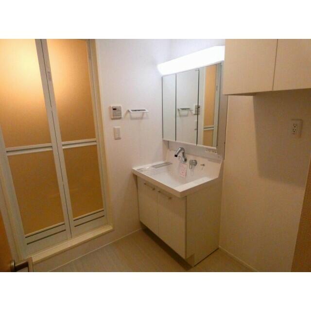 洗面設備　独立洗面台で身支度をすべて済ませてしまいましょう