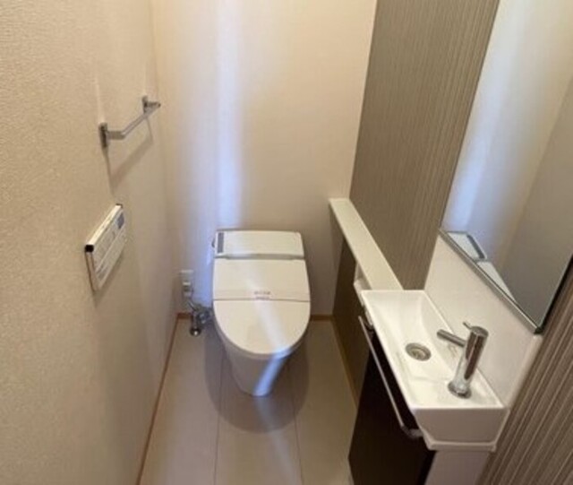 トイレ　温水洗浄暖房便座