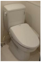 トイレ　落ち着いた色調のトイレです