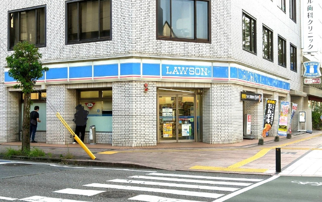 コンビニ　ローソン宮崎高千穂通店（コンビニ）まで381m