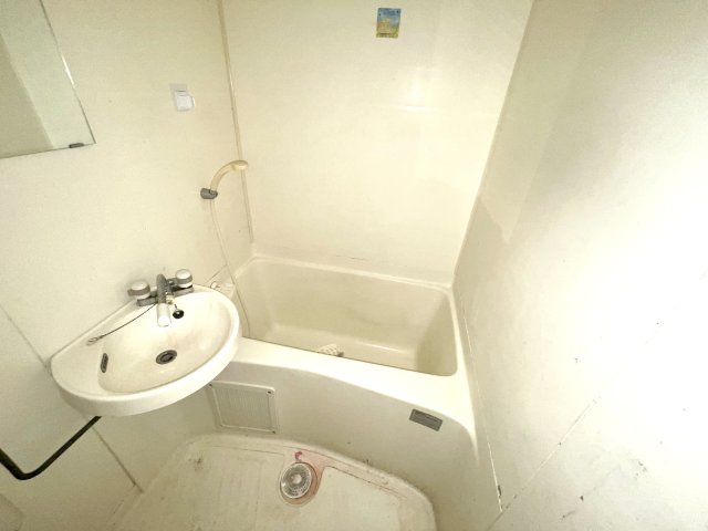 バス・シャワールーム　シンプルで機能的なユニットバスです！