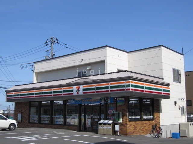コンビニ　セブンイレブン月寒2条店（コンビニ）まで284m
