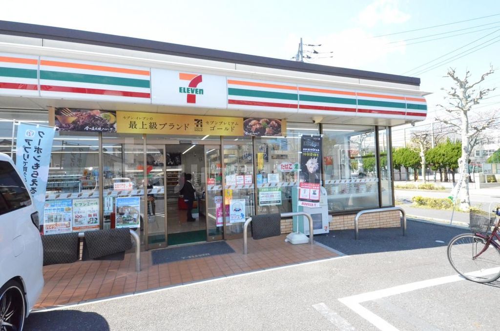 コンビニ　セブンイレブン足立入谷3丁目店（コンビニ）まで190m