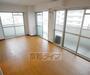 居室・リビング　用途多彩なフローリングのお部屋です
