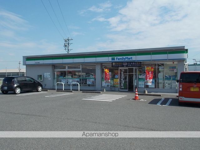 コンビニ　ファミリーマート（コンビニ）まで1867m