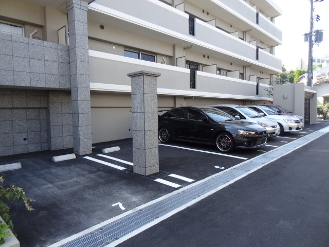 駐車場　敷地内駐車場