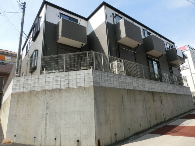 建物外観　高台にあるので日当たり良好です