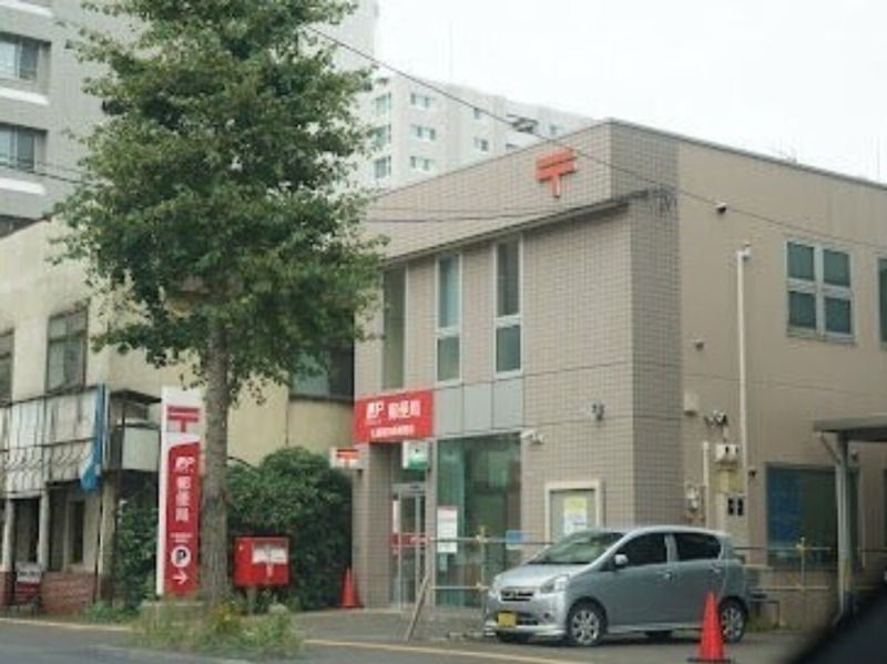 郵便局　札幌南四条郵便局（郵便局）まで353m