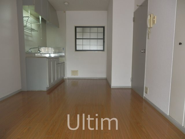 居室・リビング　※他の部屋の写真です。