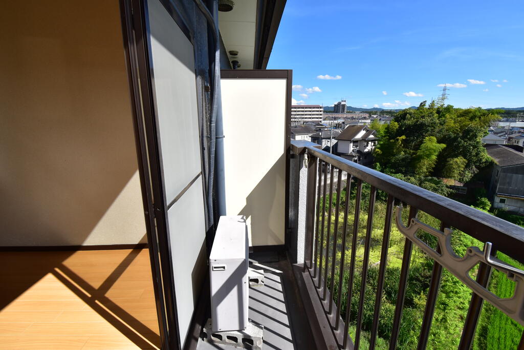 バルコニー　※同建物の別のお部屋の写真です。