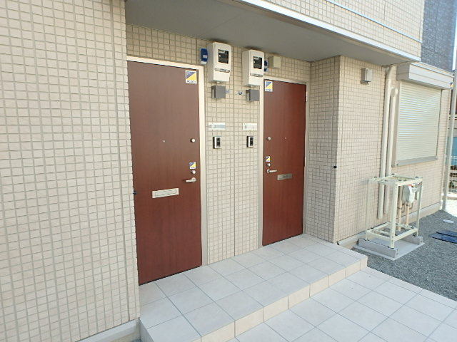 エントランス　１０２・２０２　玄関