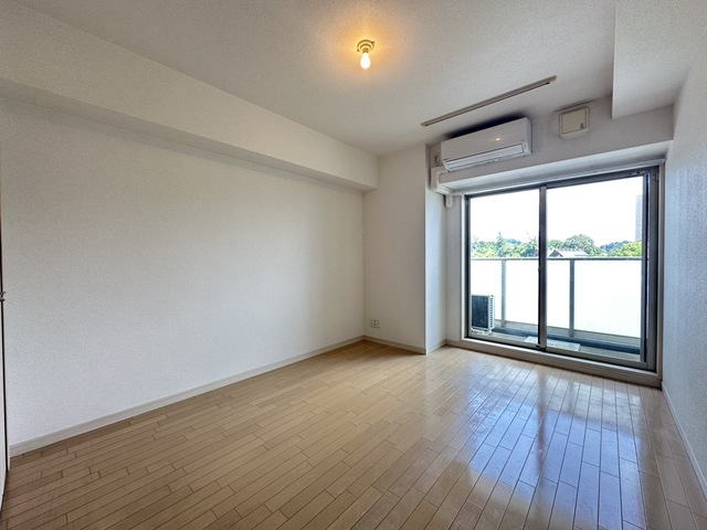 居室・リビング　別部屋参考写真です