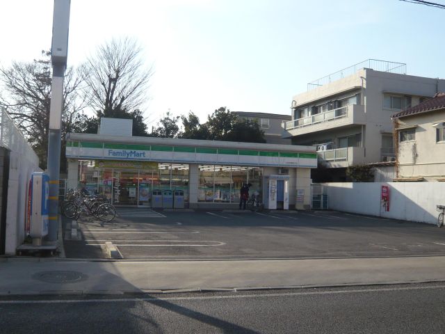 コンビニ　ファミリーマート（コンビニ）まで690m