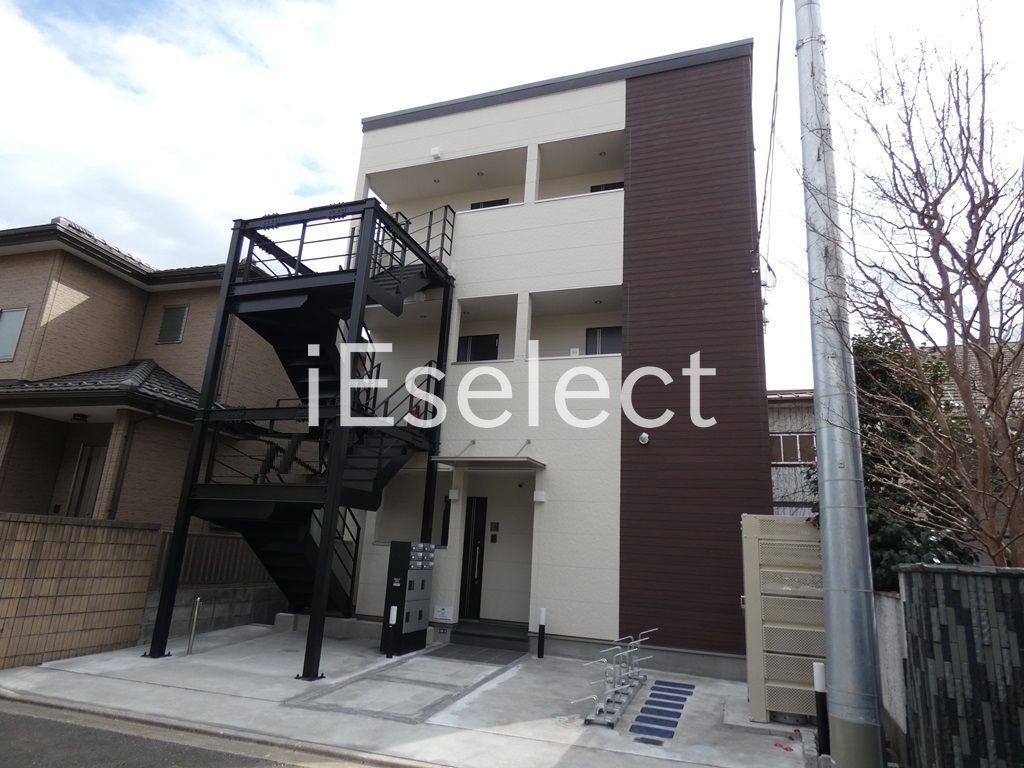 建物外観　閑静な住宅地に立地しております。お買物施設も近く便利な住環…