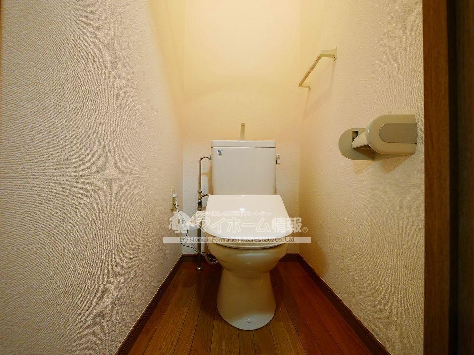 トイレ　内観写真は同タイプ間取りを引用しており、内装が異なる場合がご