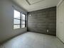 バス・シャワールーム　こちらのお部屋は光が差し込む、温かみのあるお部屋です。