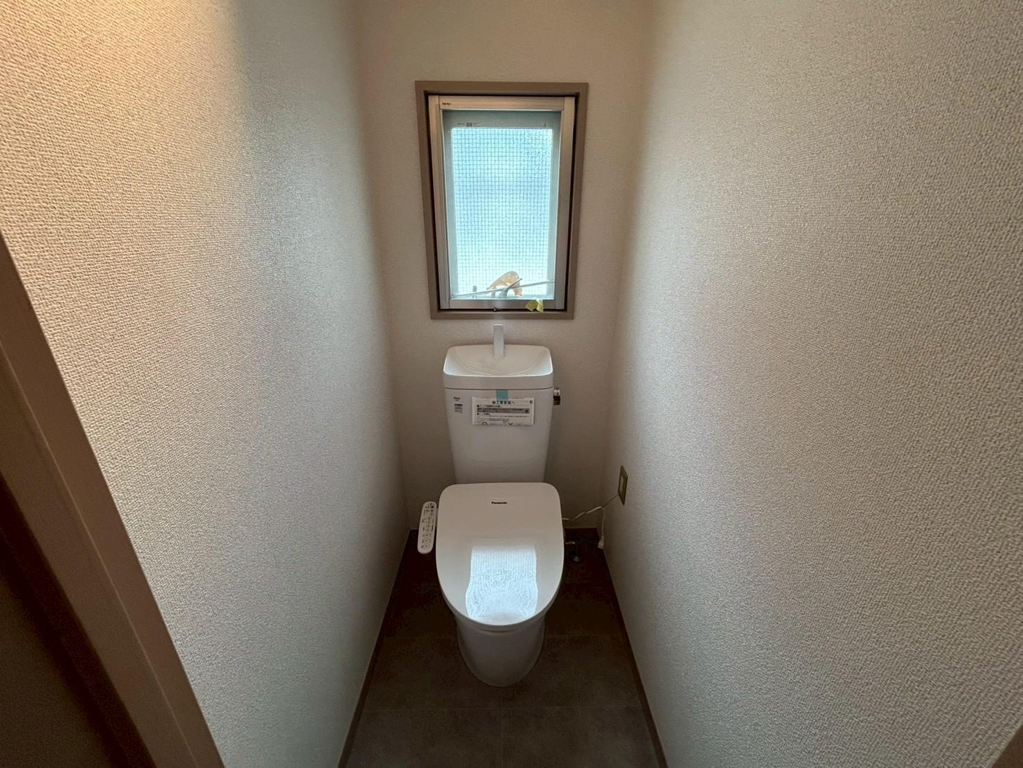 トイレ　温水洗浄便座付きのトイレです