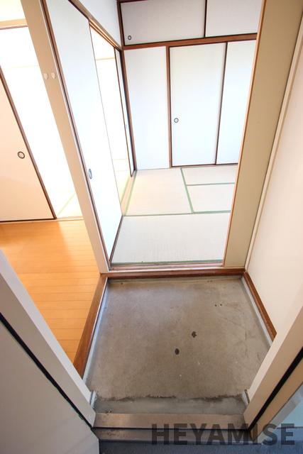玄関　※同間取りの別号室の写真です※