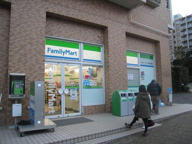 コンビニ　ファミリーマート金沢瀬ケ崎店（コンビニ）まで953m