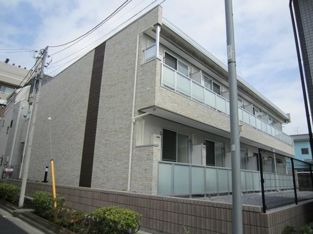 建物外観　ホームセキュリティ完備。敷地内駐車場も御座います。