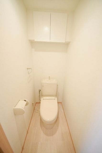 トイレ　★棚付きのトイレです★